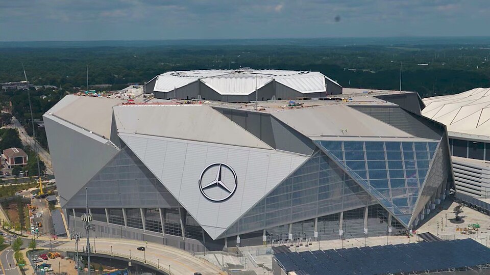 Mercedes-Benz Stadium (Atlanta): the American exception