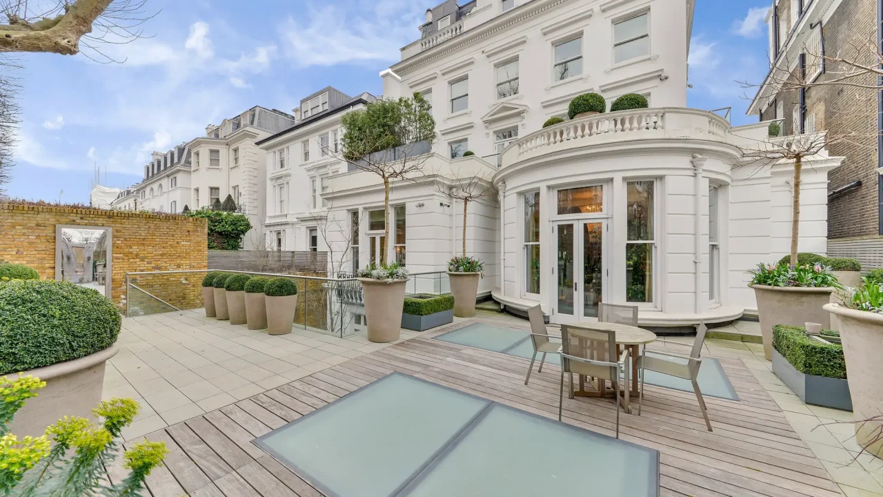 18-19 Kensington Gardens, London: the "Taj Mittal"