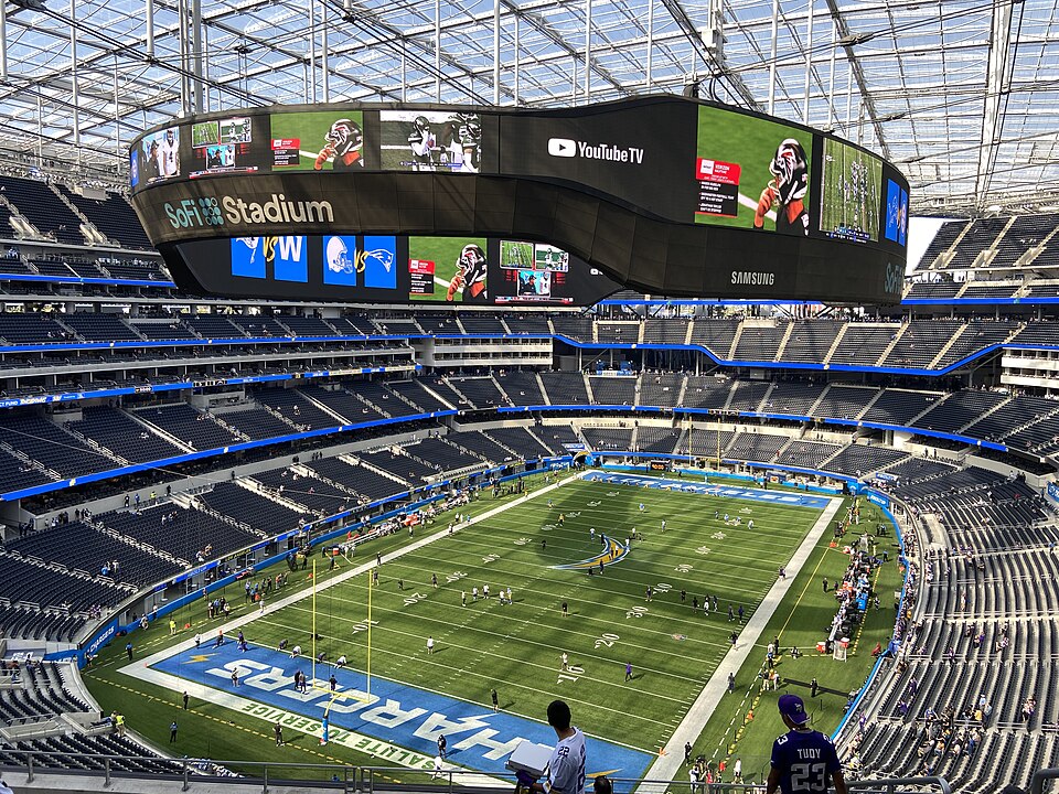 The Infinity Screen: bigger than the field itself