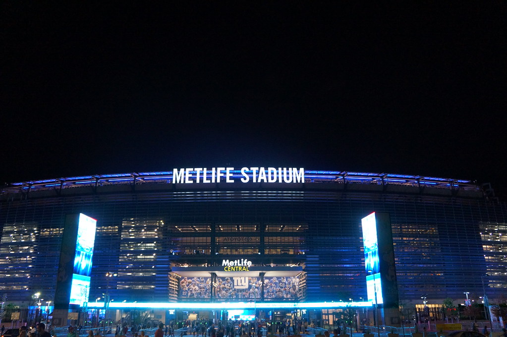 The Allianz Arena touch: the stadium that changes color